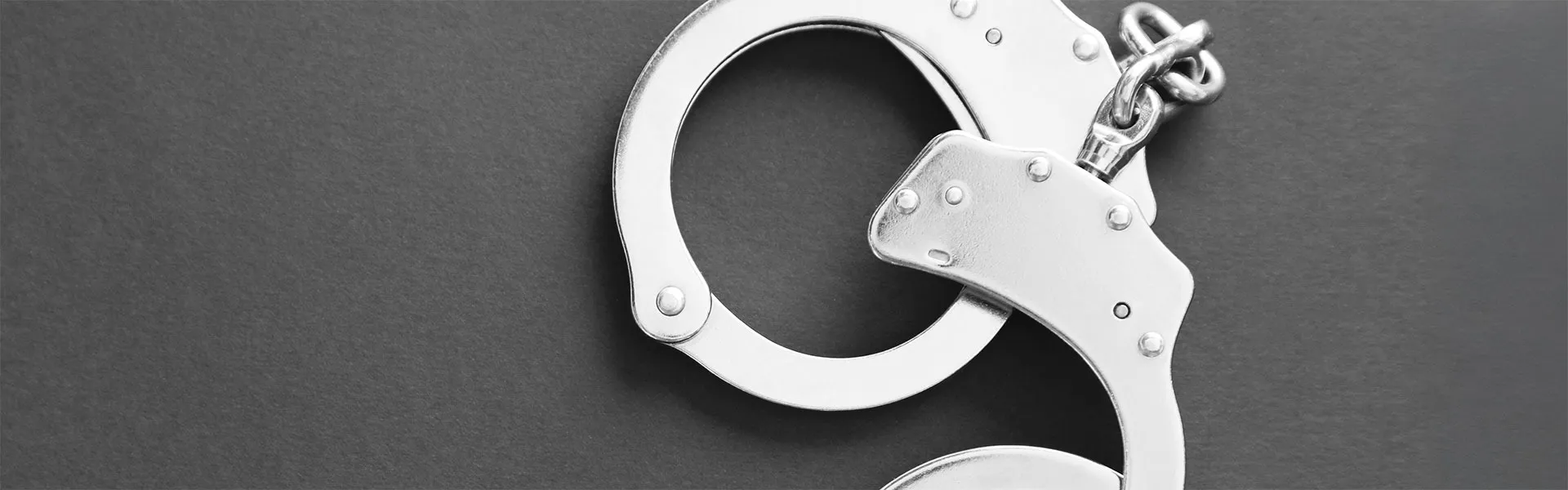 不法就労助長で逮捕、摘発された場合の対処法